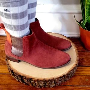 Burgundy womens Chelsea bootie size 9.5